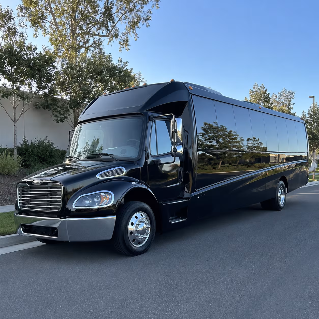 danbury 18 passenger minibus