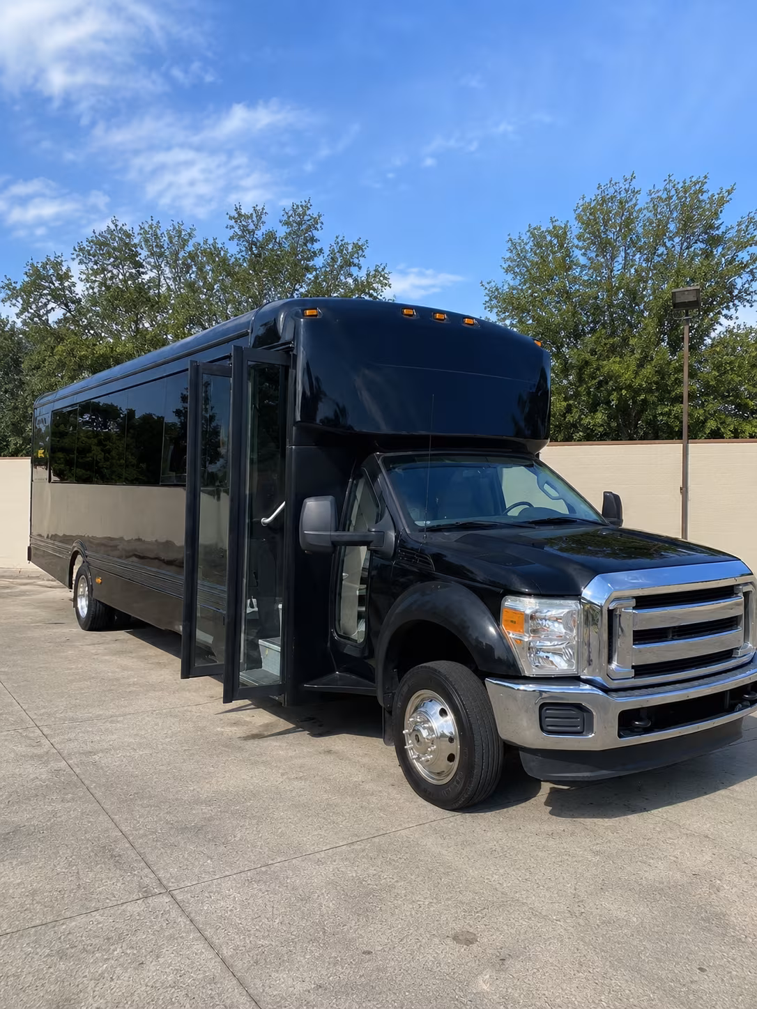 danbury 20 passenger party bus